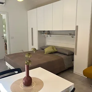 Violetta Di Apartamento