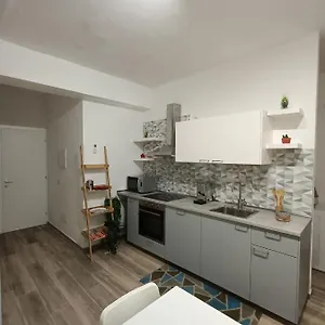 Apartment Violet -, Parma